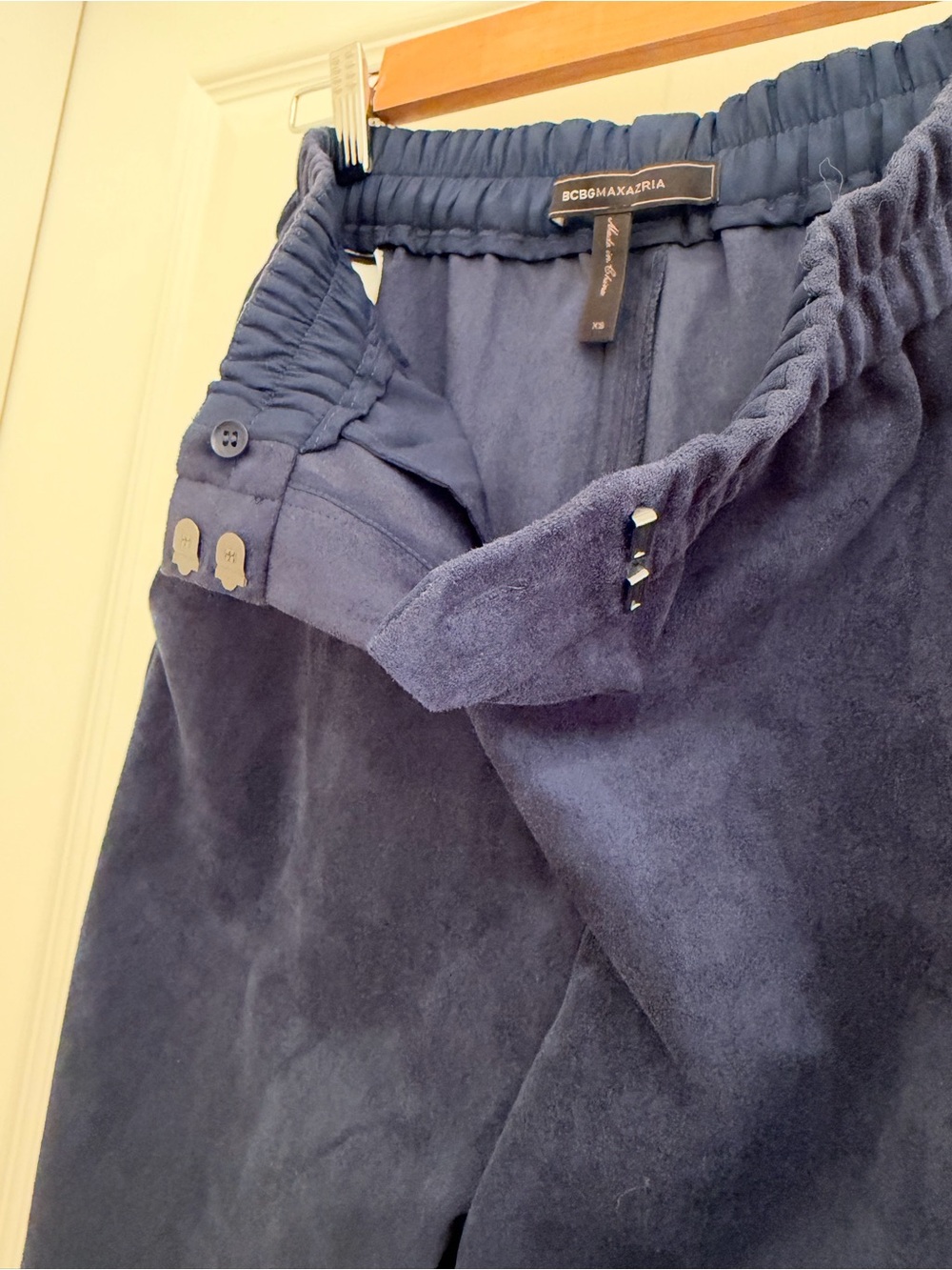 BCBGMAXAZRIA Omari Faux Suede Pants in Carbon/Dark Navy size XS